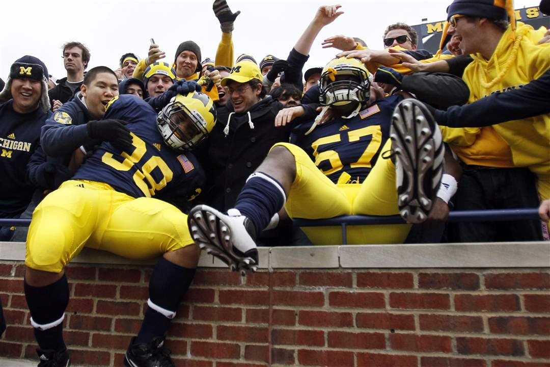 UM-players-Thomas-Rawls-and-Frank-Clark-celebrate-with-fans