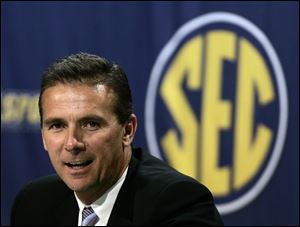 Former Bowling Green and Florida coach Urban Meyer has denied reports that he has been contacted by Ohio State.