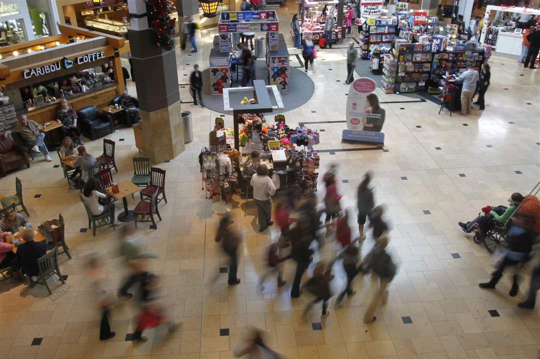 black-friday-westfield-franklin-park-crowd