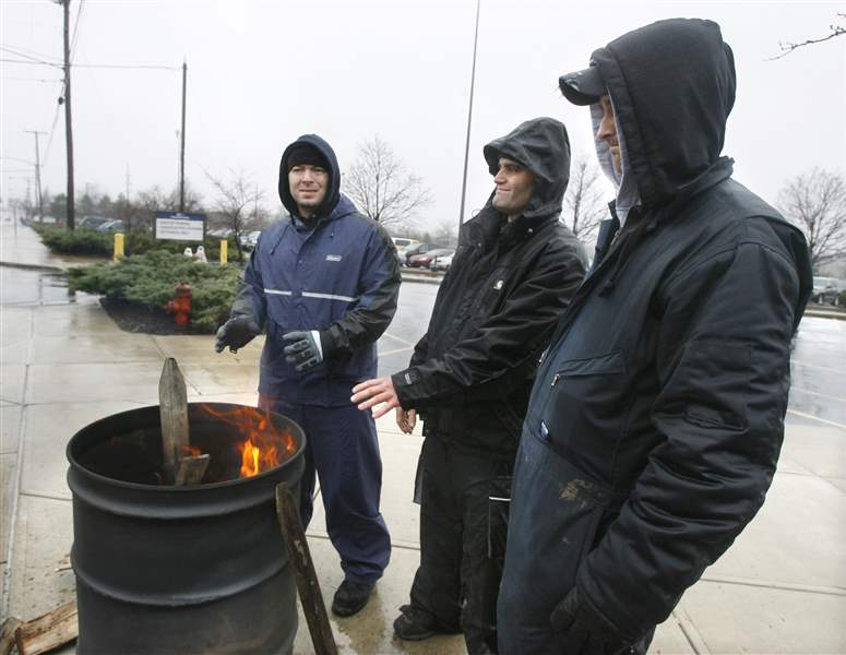 locked-out-workers-stand-firm