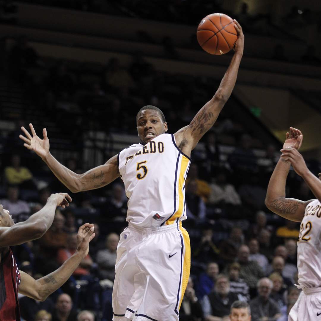 Toledo-Temple-Pearson-rebound