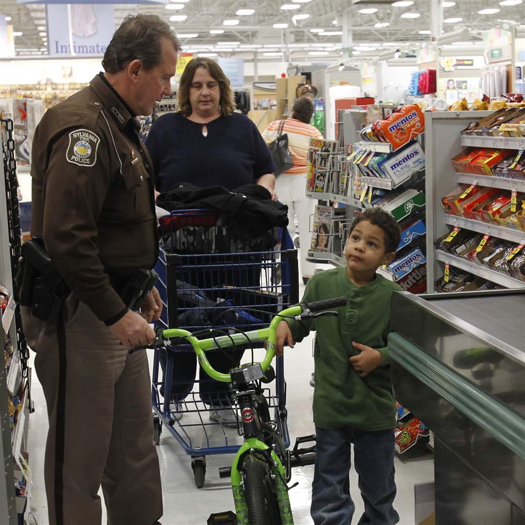 shop-with-hero-Bill-Tollison-Joshua-Taylor-Tracy-Taylor