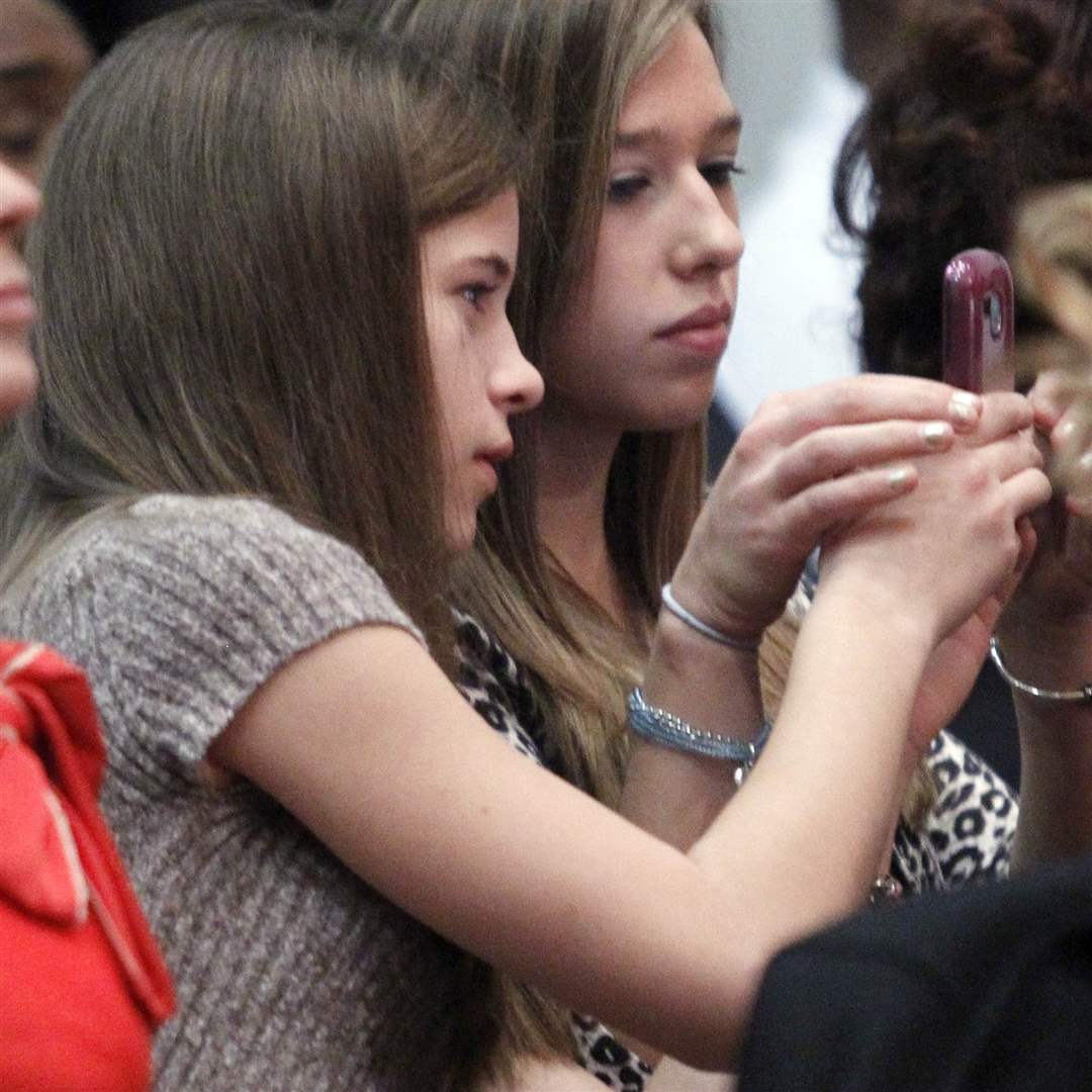 weis-daughters-take-picture