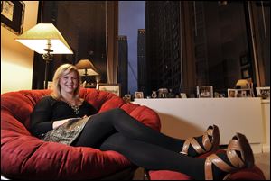 Twenty-something Erin Turner doesn't sweat the single life of a bachelorette in Chicago.