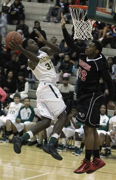 Start-s-Scott-Hicks-leaves-for-a-basket