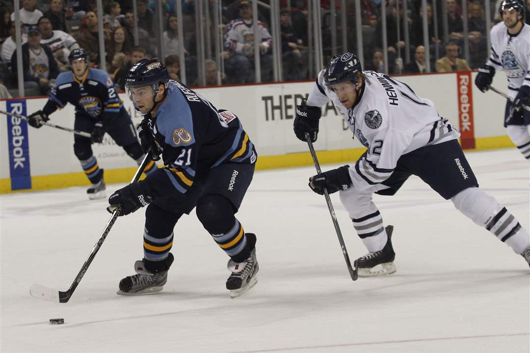 Walleye-Bryan-Rufenach-races-to-the-net