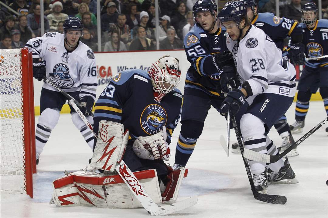 Walleye-goalie-Thomas-McCollum-freezes-the-puck