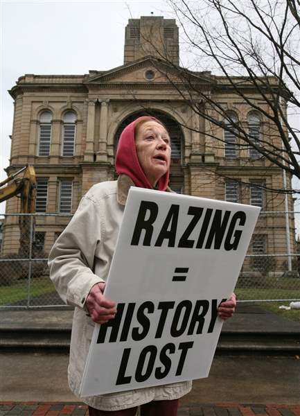 Mary-McCall-of-Tiffin-Historic-Trust-is-against-demolition