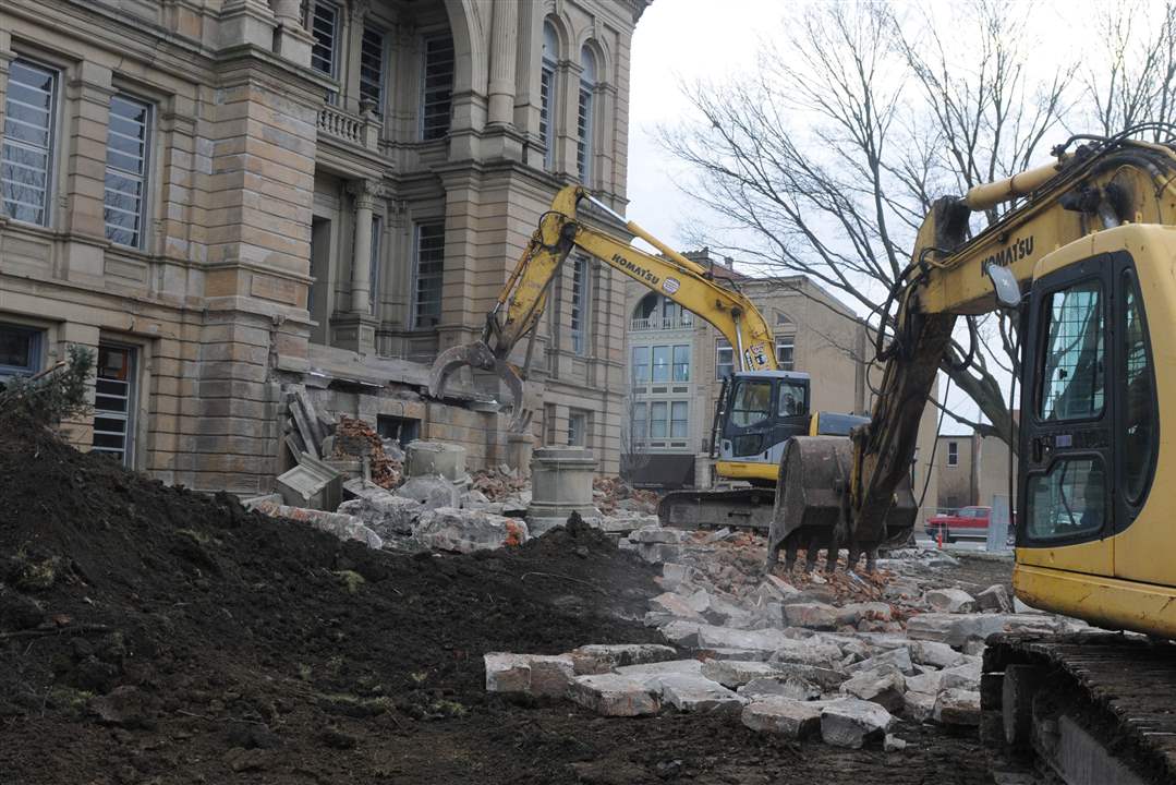Courthouse-Demolition-backhoes