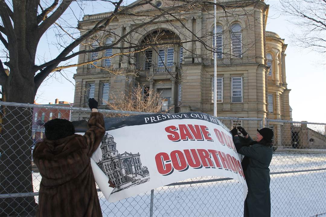 livingston-banner-courthouse
