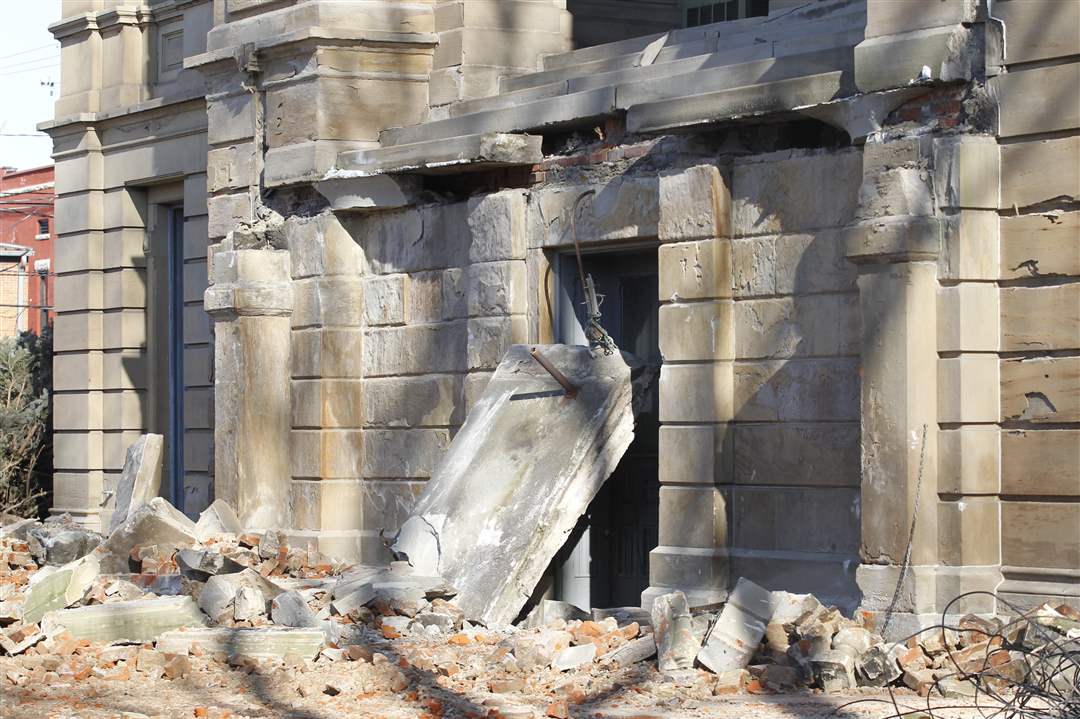 steps-removed-seneca-courthouse