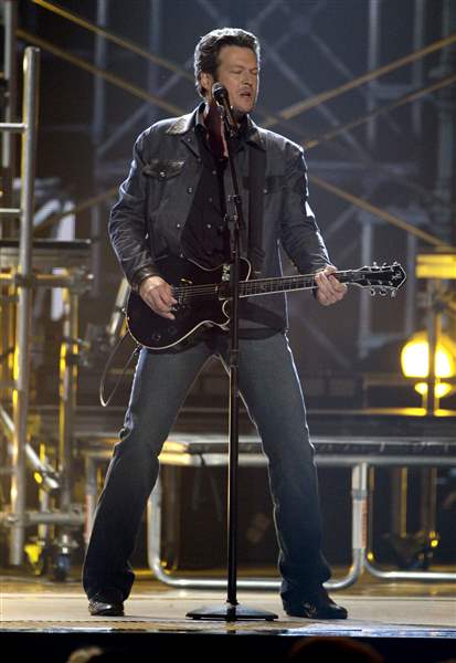 2011-CMA-Awards-Show-Blake-Shelton