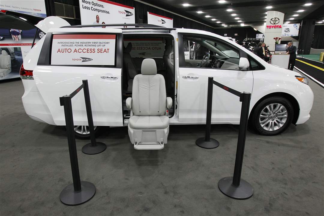Toyota-Sienna-auto-access-seat
