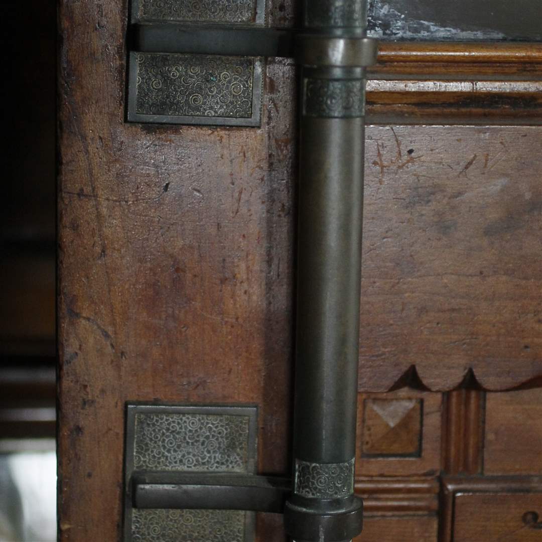 handle-of-swing-door-seneca