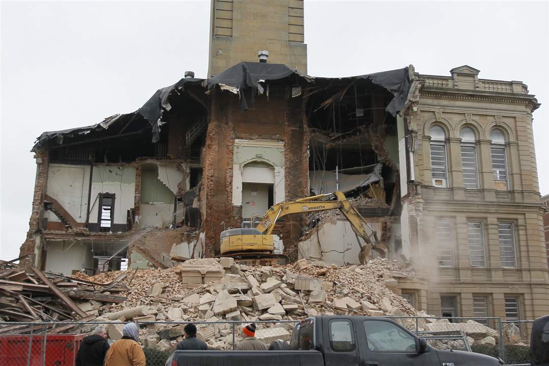 debris-backhoe-seneca-1-16