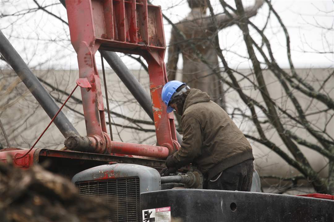 b-b-work-on-crane