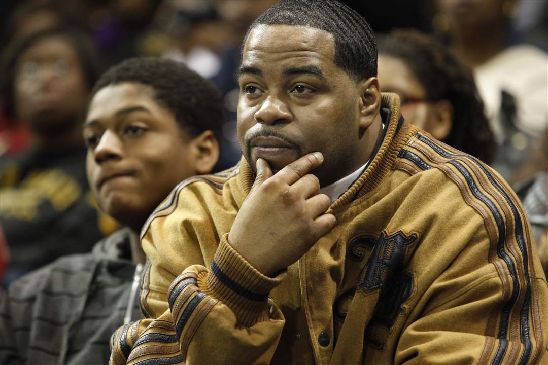 powell-listen-to-speakers