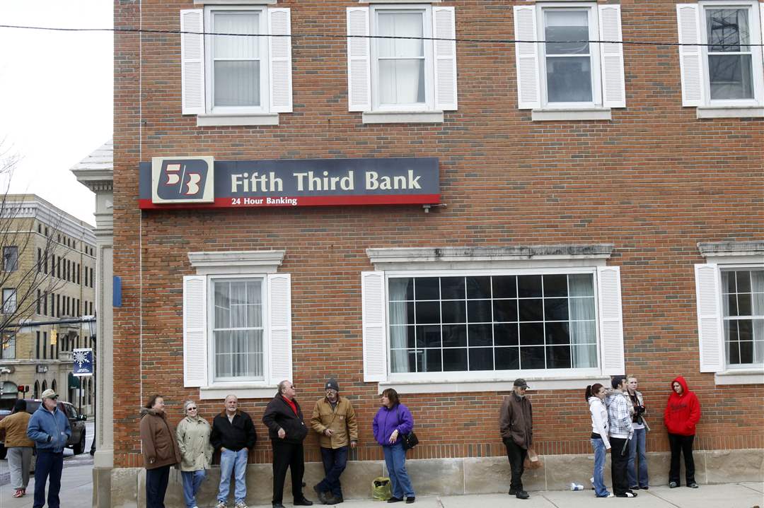 onlookers-seneca-fifth-third