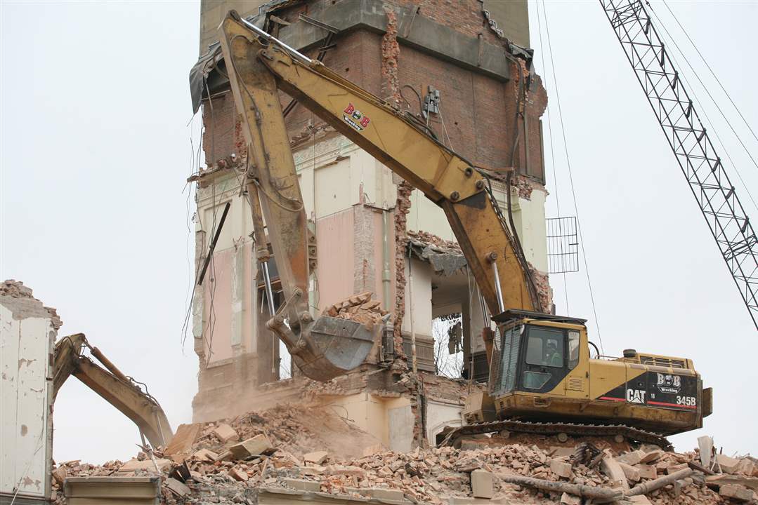 backhoe-demolition-1-25