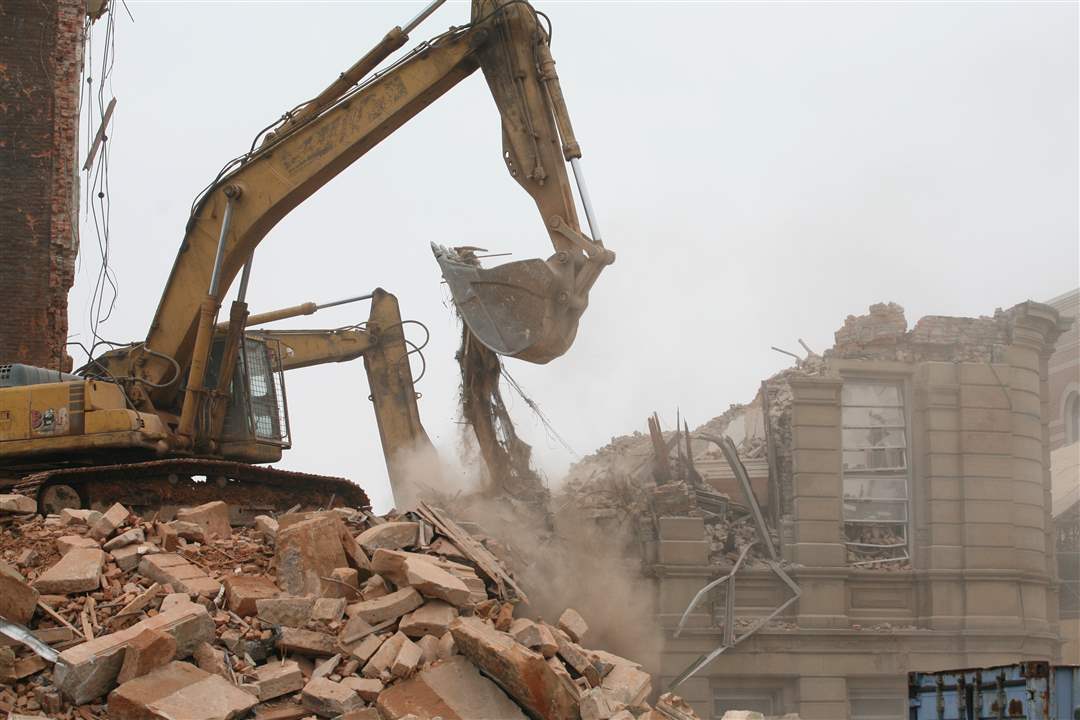 courthouse-torn-down-1-25