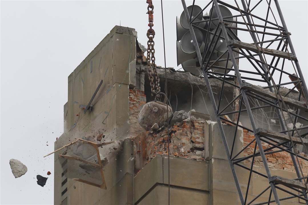 crews-begin-clock-tower-demo