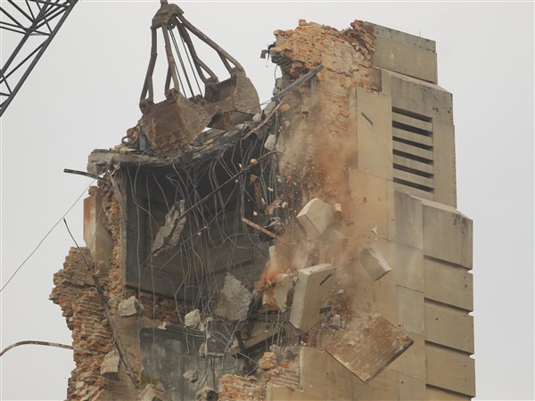 Demolition starts of Seneca County courthouse clock tower | The Blade