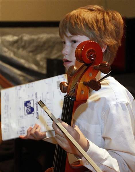 Oliver-Durham-fifth-grade-Fort-Meigs-Elementary-School-violin