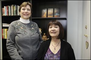 Counselors Peggy Lesniewicz of Bowling Green State University, left, and Linda Smith of the University of Toledo want to help people who are having a tough time coping with a near-death experience.