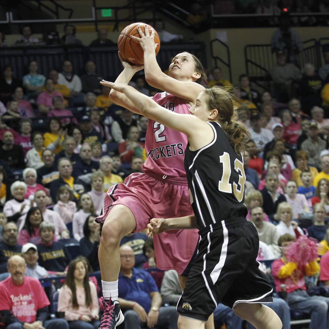 UT-s-Courtney-Ingersoll-makes-a-bucket-off-a-turnover