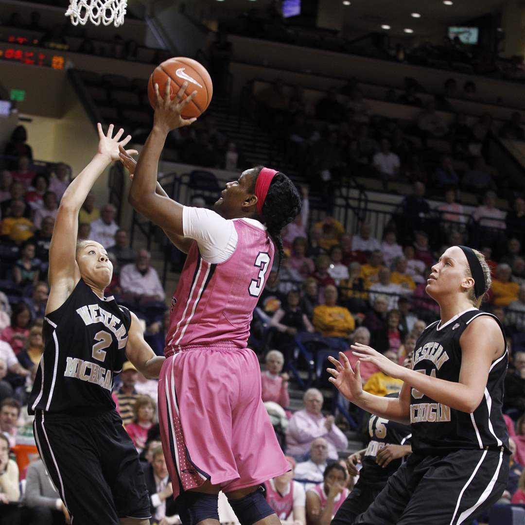 Western-Michigan-s-Corie-Buchanan-guards-UT-s-Lecretia-Smith