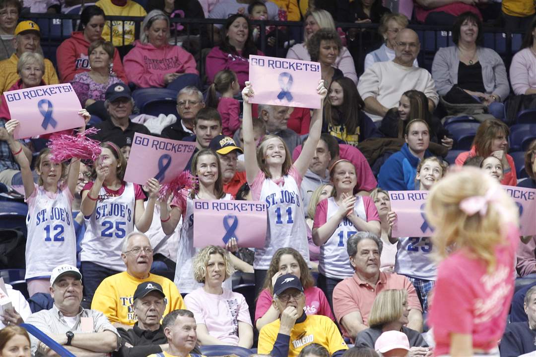 Fans-cheer-for-the-Rockets-during-the-game-against-WMU