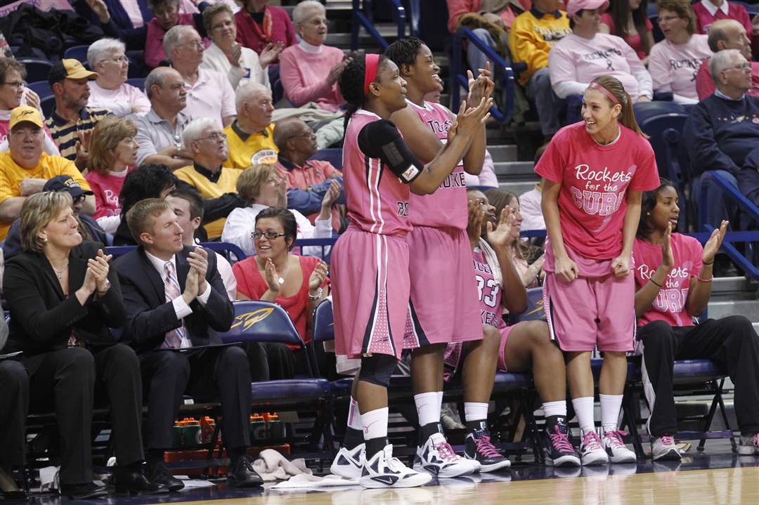 The-UT-bench-including-head-coach-Tricia-Cullop-react-to-a-score