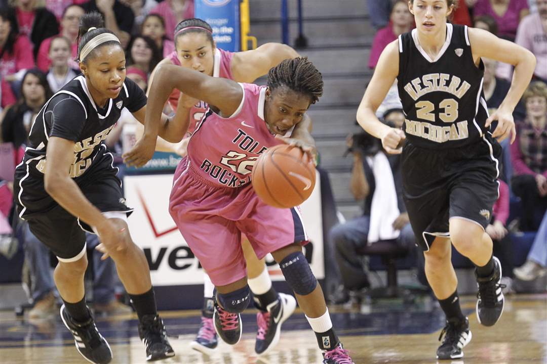 UT-s-Dortch-swipes-another-ball-from-WMU