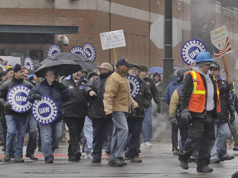 Romney-protest-Ford-Field-UAW-4x3