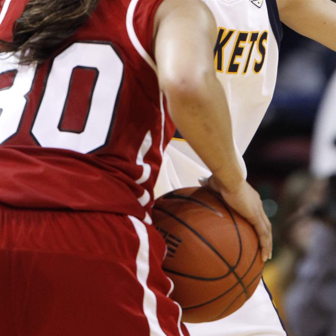 UT-s-Courtney-Ingersoll-defends-NIU-s-Alicia-Johnson