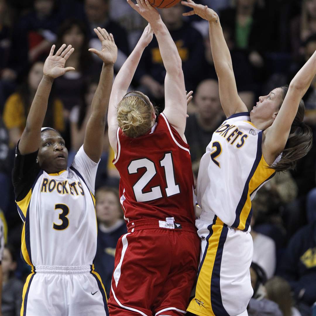 UT-s-Lecretia-Smith-and-Courtney-Ingersoll-defend-NIU-s-Courtney-Shelton
