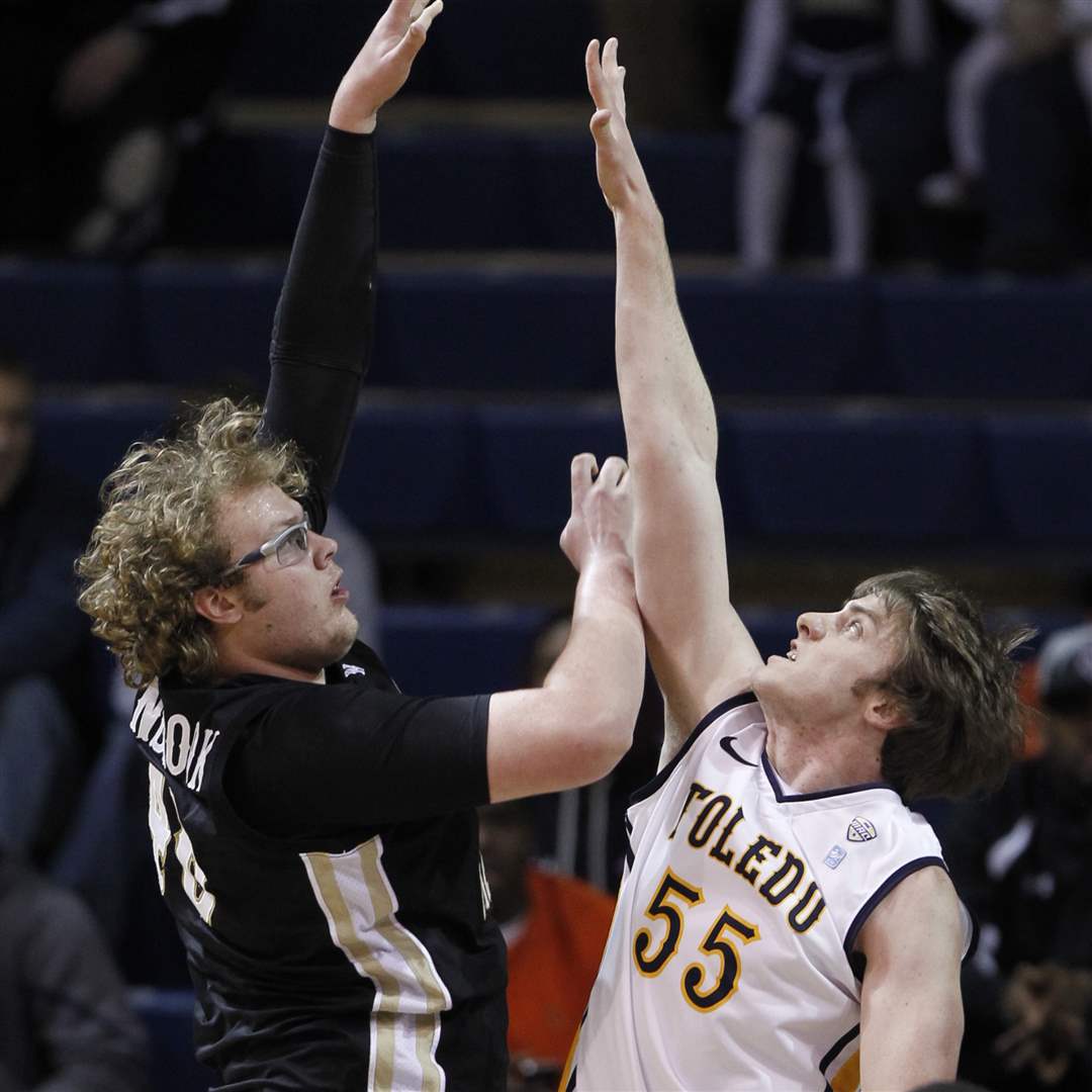 University-of-Toledo-player-Richard-Wonnell-55-defends-against-Western-Michigan-player-Matt-Stainbrook-40