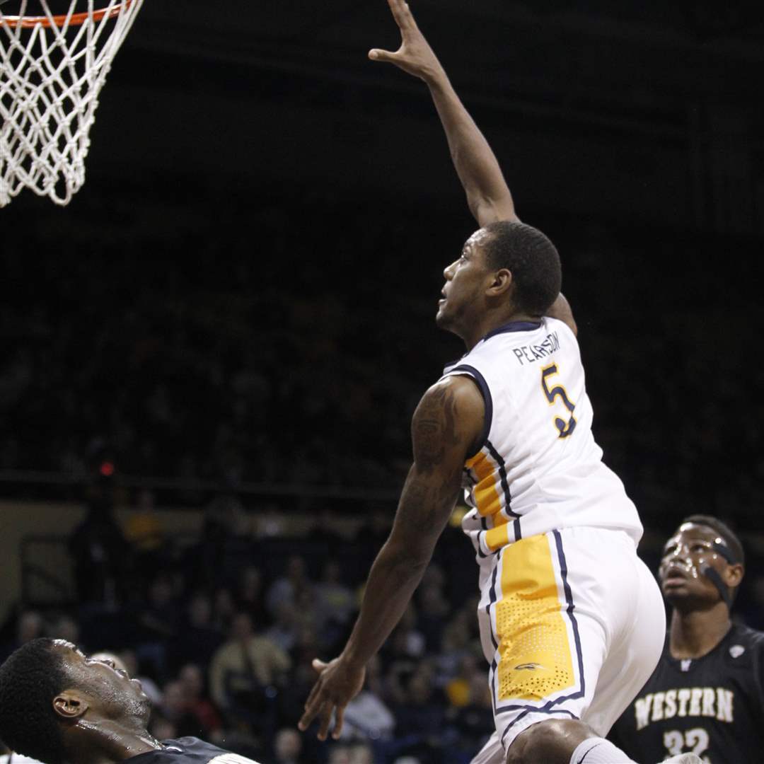 University-of-Toledo-player-Rian-Pearson-5-shoots-over-Western-Michigan-player-Flenard-Whitfield-33