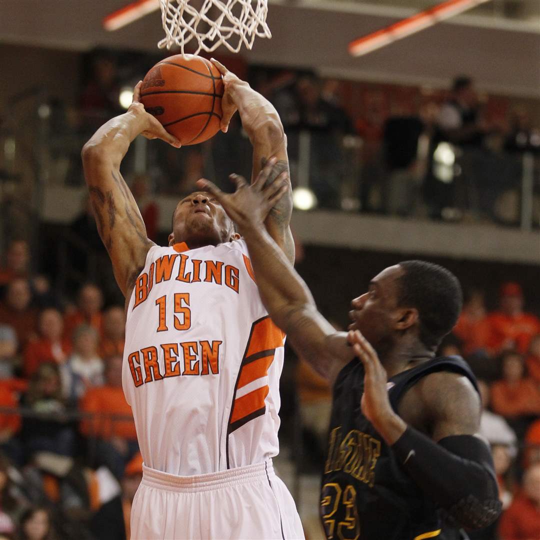 BGSU-s-A-uston-Calhoun-goes-up-for-a-dunk