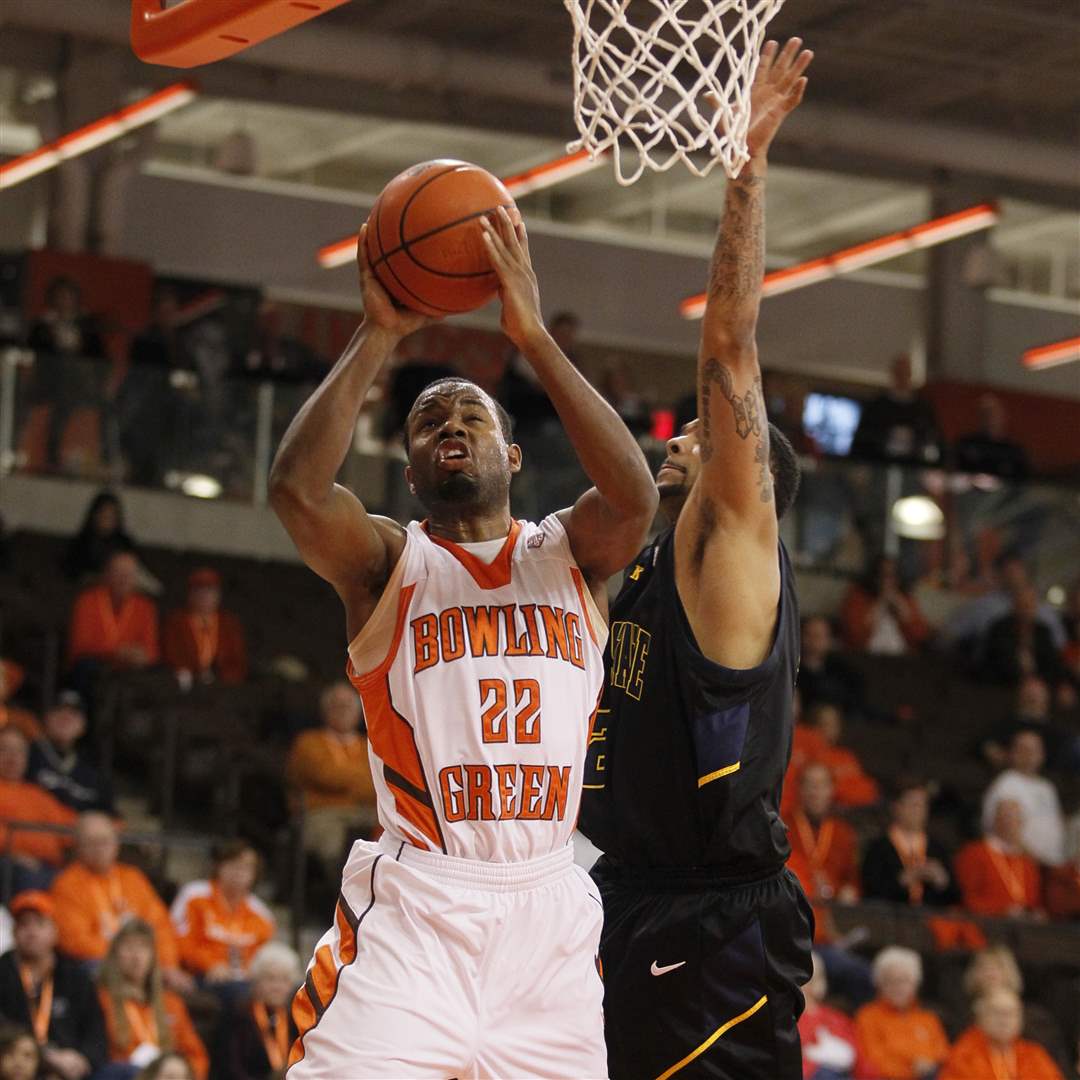 BGSU-s-Dee-Brown-goes-to-the-hoop-with-Kent-State-s-Michael-Porrini-defending