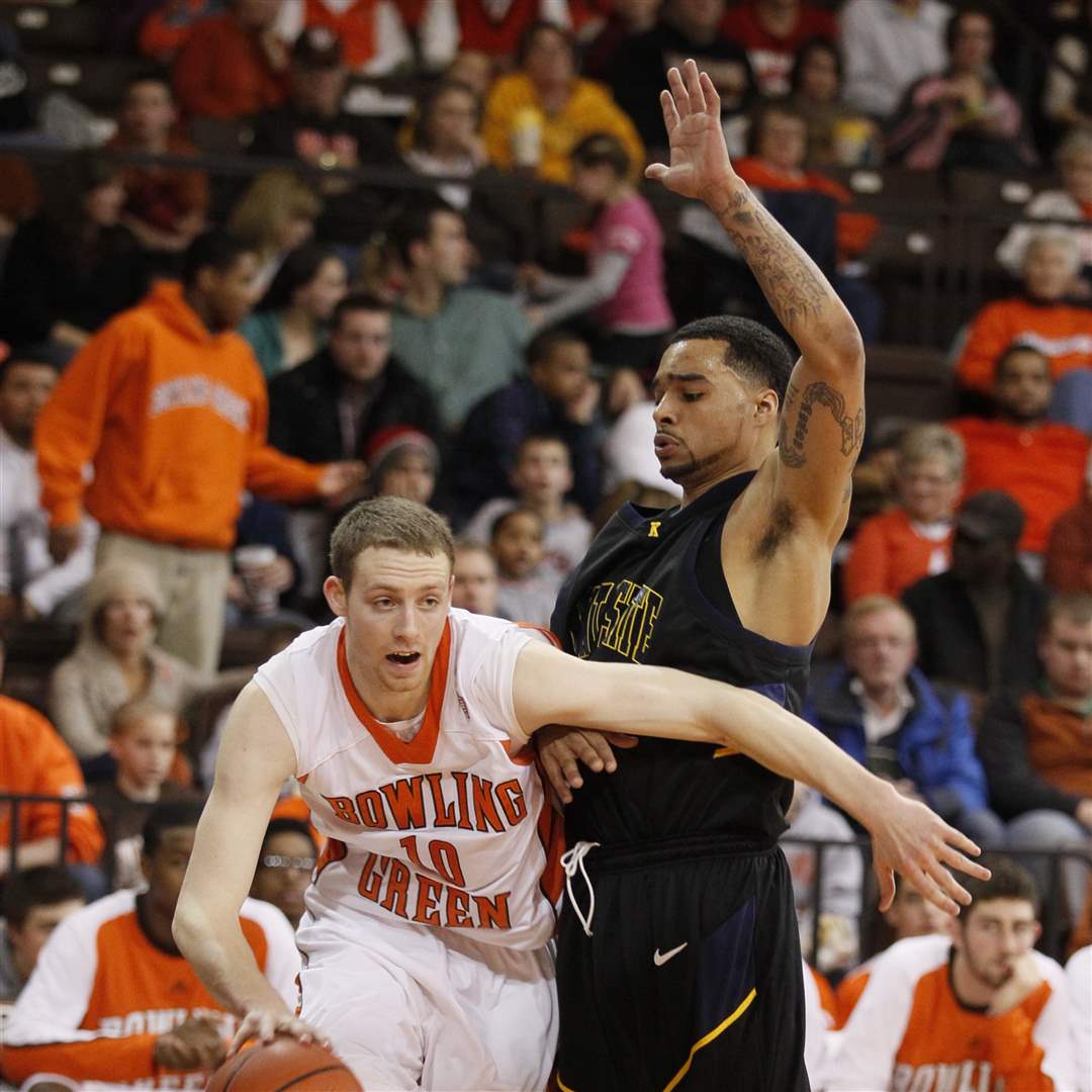 BGSU-s-Scott-Thomas-drives-past-Kent-State-s-Michael-Porrini