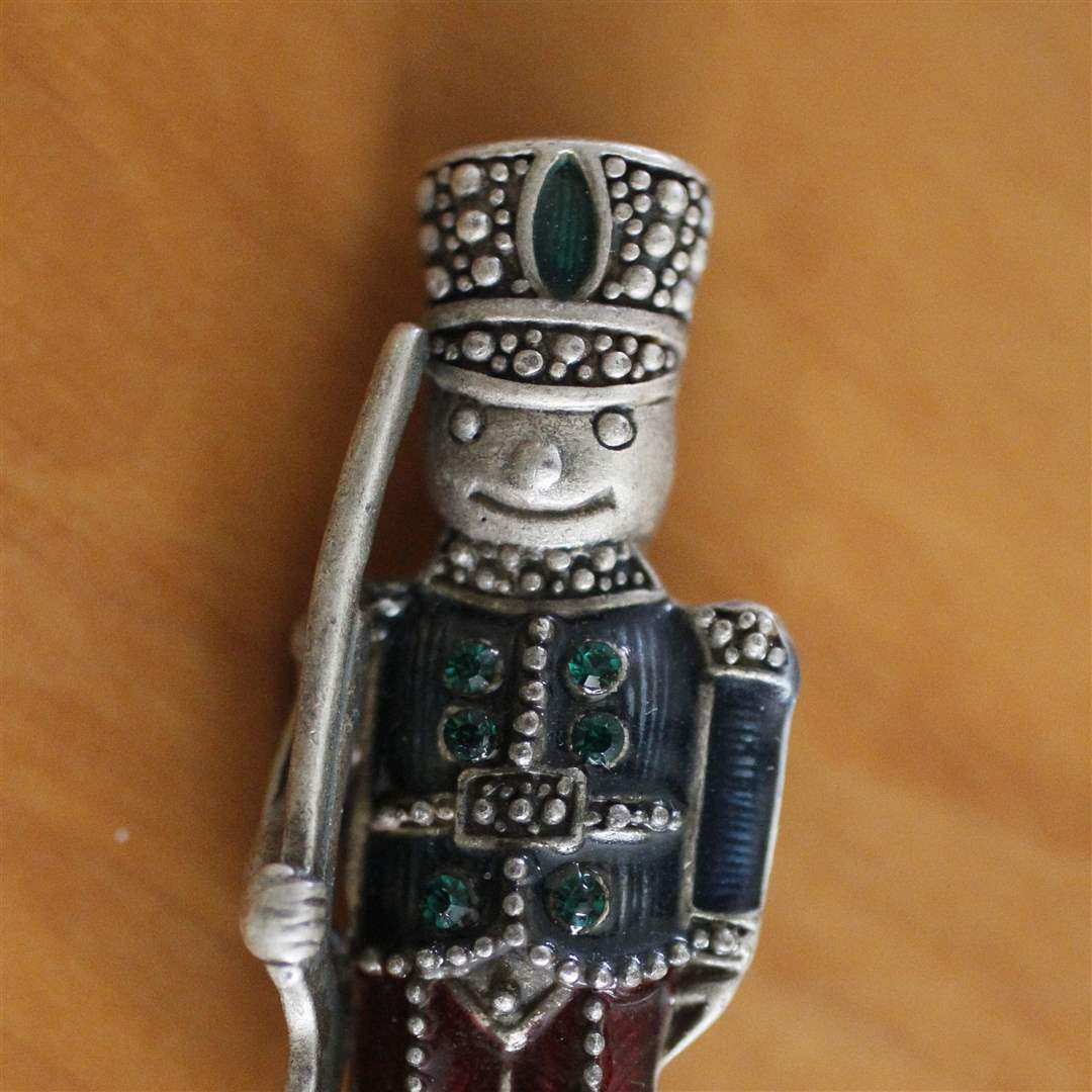 Rothman-toy-soldier-pin