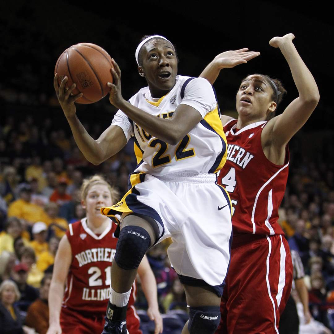 UT-s-Andola-Dortch-flies-to-the-hoop