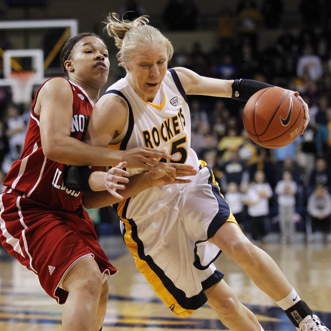 UT-s-Haylie-Linn-drives-against-NIU-s-Alicia-Johnson