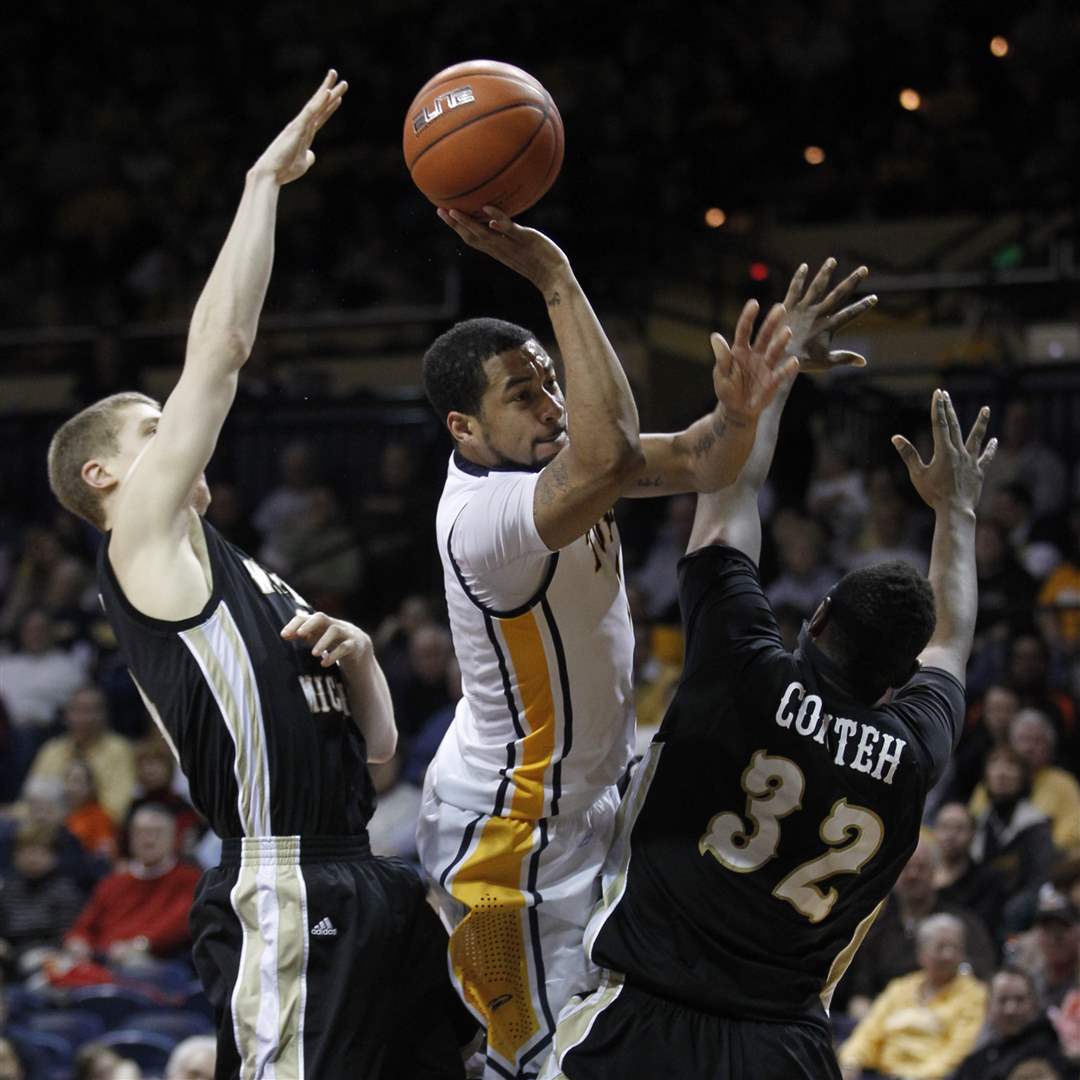 University-of-Toledo-player-Dominique-Buckley-1-shoots-between-Western-Michigan-players-Brandon-Pokley-10-and-Muhammed-Conteh-32