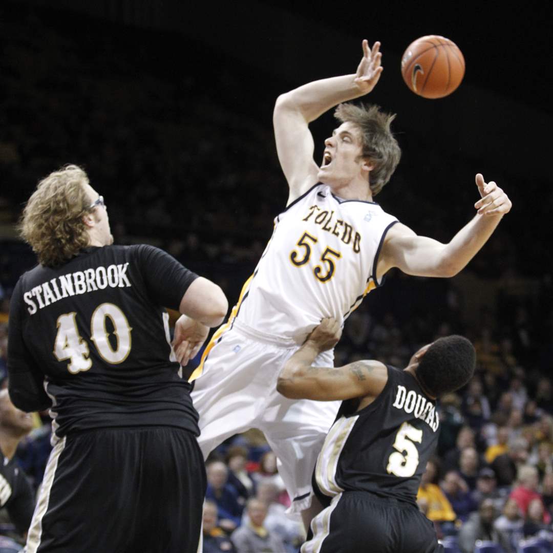 University-of-Toledo-player-Richard-Wonnell-55-battle-for-a-rebound