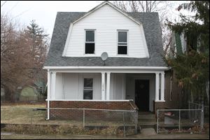 Crews battled a fire at this vacant central Toledo at 1074 Fernwood on Thursday morning.