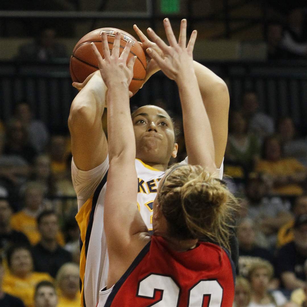 zanoguera-shoots-over-Hatter