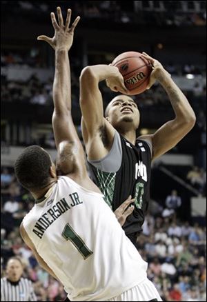 Ohio forward Reggie Keely, right, shoots over South Florida forward Ron Anderson Jr..