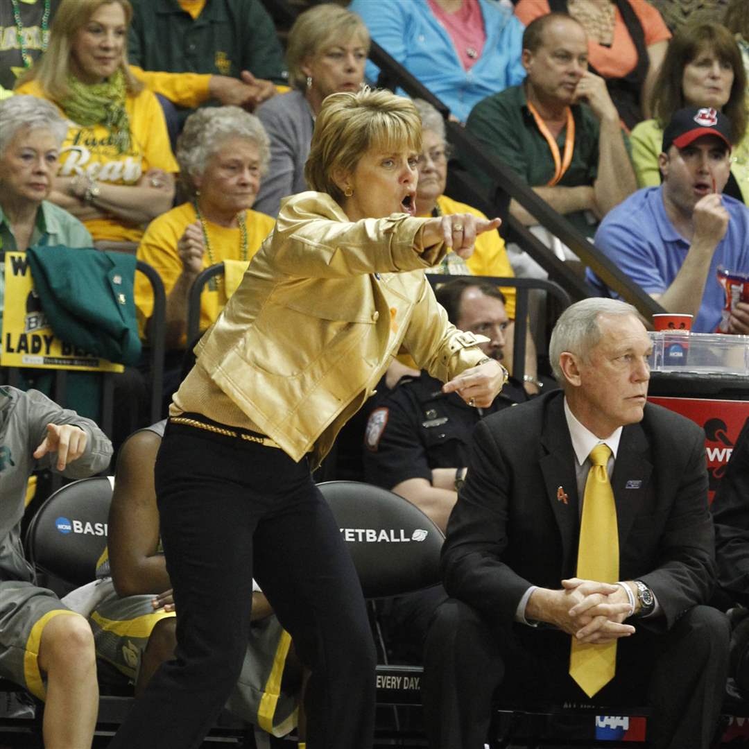 Baylors-Kim-Mulkey-yells-off-the-bench-during-2nd-half